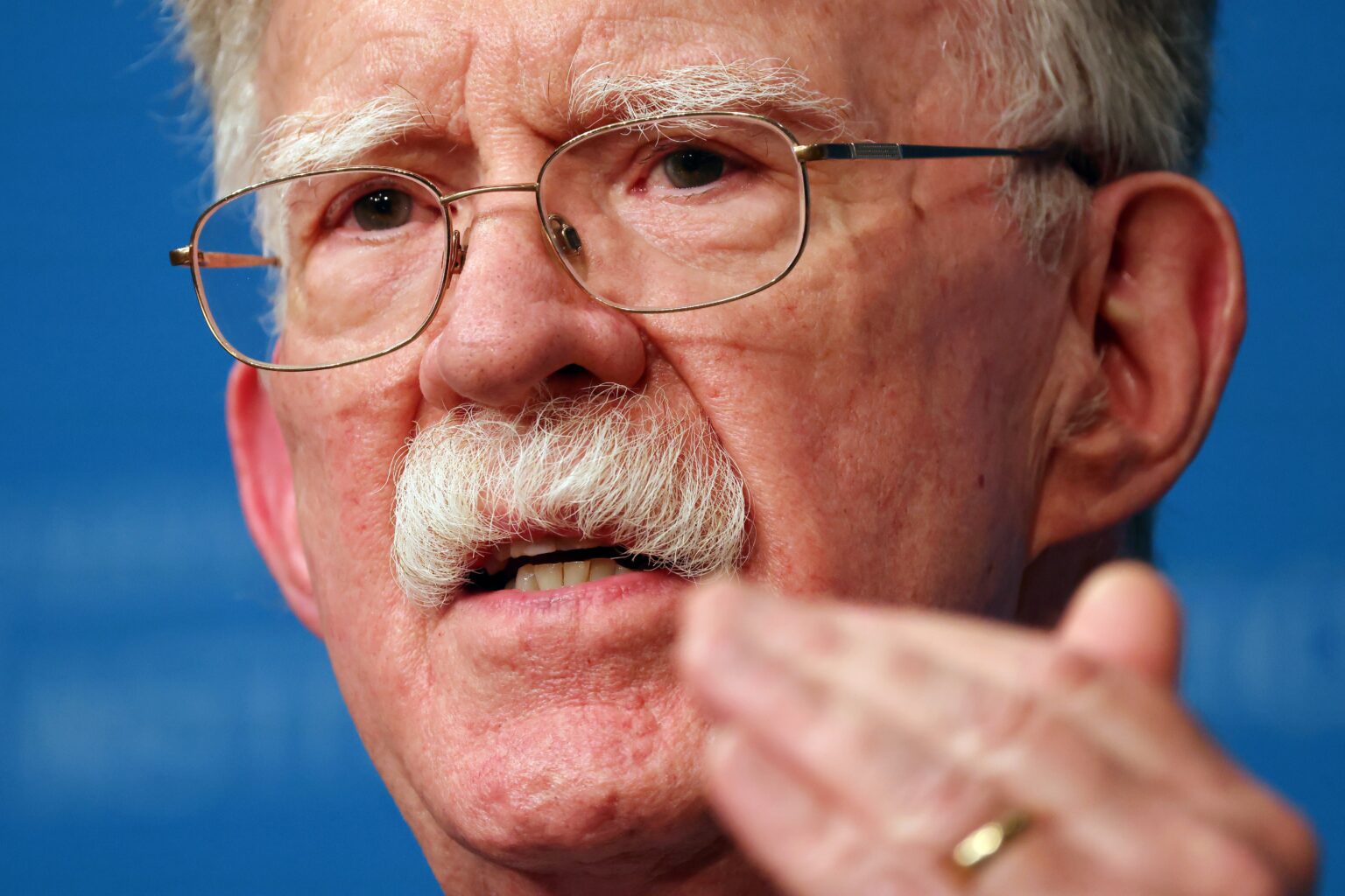 États-Unis : John Bolton, ex-conseiller de Trump, inculpé pour détention et divulgation de documents classifiés (AP)