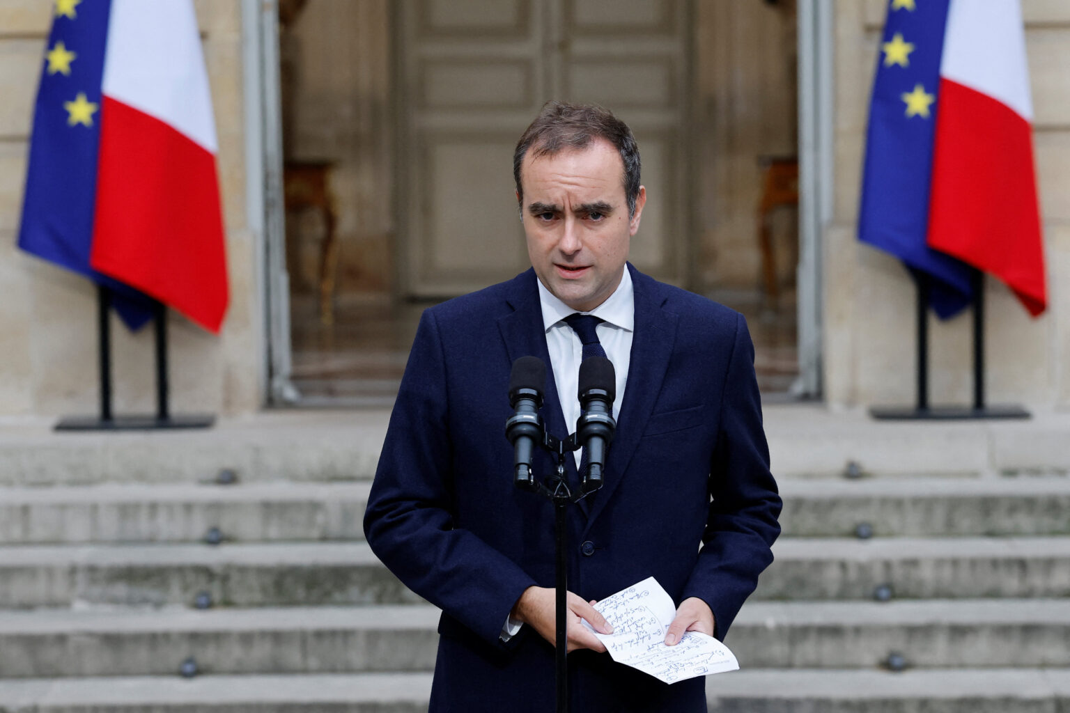 Démission du gouvernement : Macron ne nommera pas de Premier ministre mercredi, Lecornu dément les rumeurs sur son maintien (Stephanie Lecocq, Pool via AP)