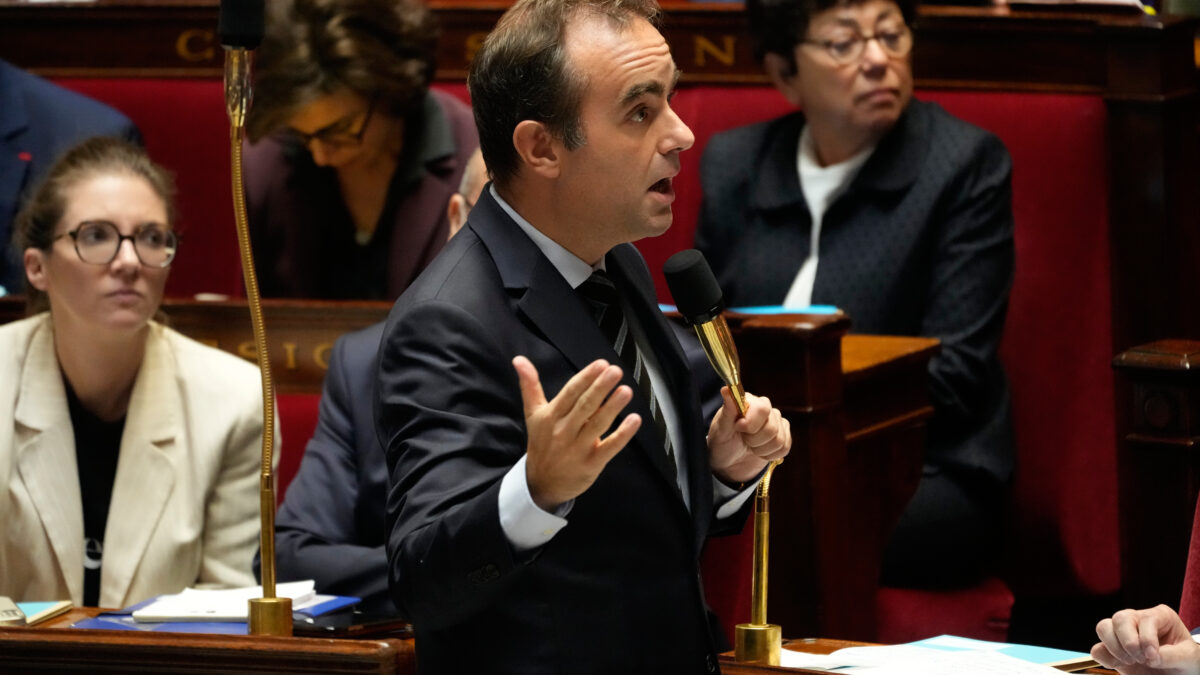 La censure du gouvernement Lecornu se jouera à une dizaine de voix, le gouvernement pourrait tomber (AP Photo/Michel Euler)