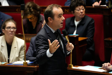 La censure du gouvernement Lecornu se jouera à une dizaine de voix, le gouvernement pourrait tomber (AP Photo/Michel Euler)