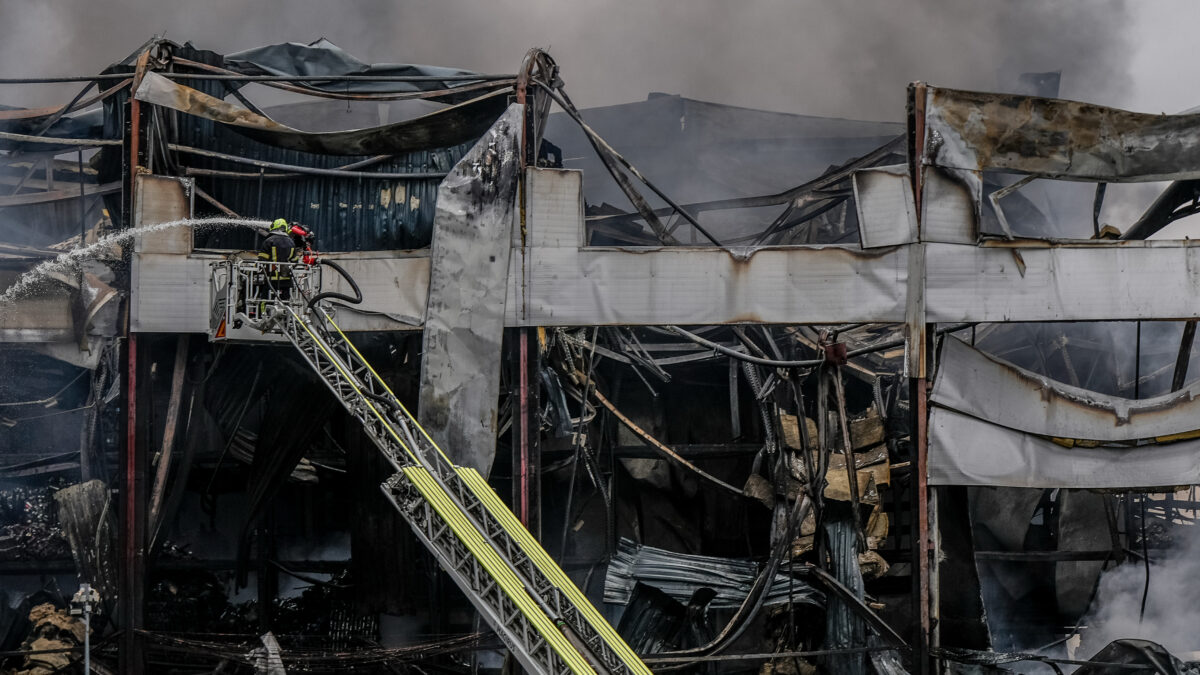 Quatre morts en Ukraine après de nouvelles frappes russes, Zelensky appelle à plus de systèmes Patriot (AP Photo/Julia Demaree Nikhinson)