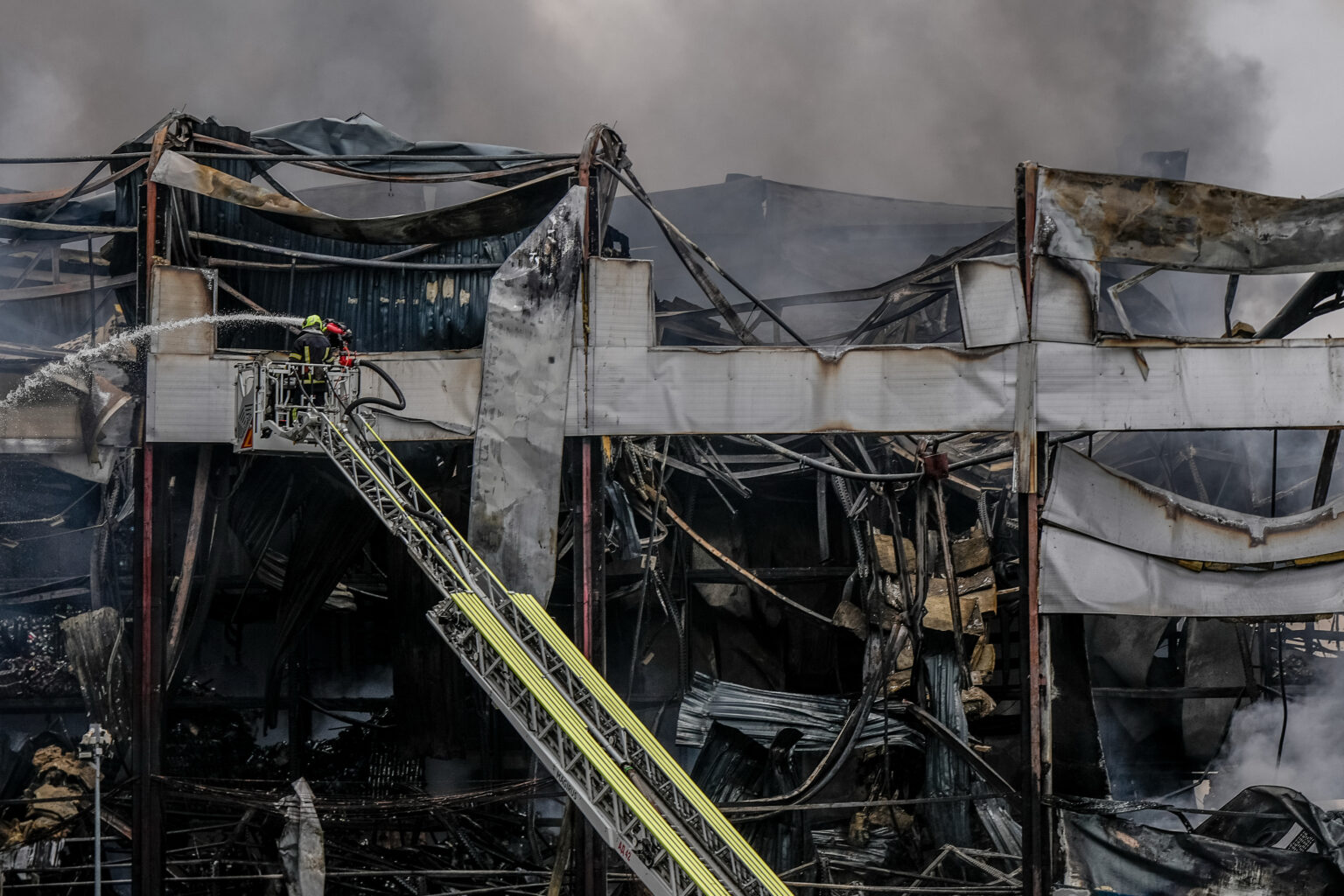 Quatre morts en Ukraine après de nouvelles frappes russes, Zelensky appelle à plus de systèmes Patriot (AP Photo/Julia Demaree Nikhinson)