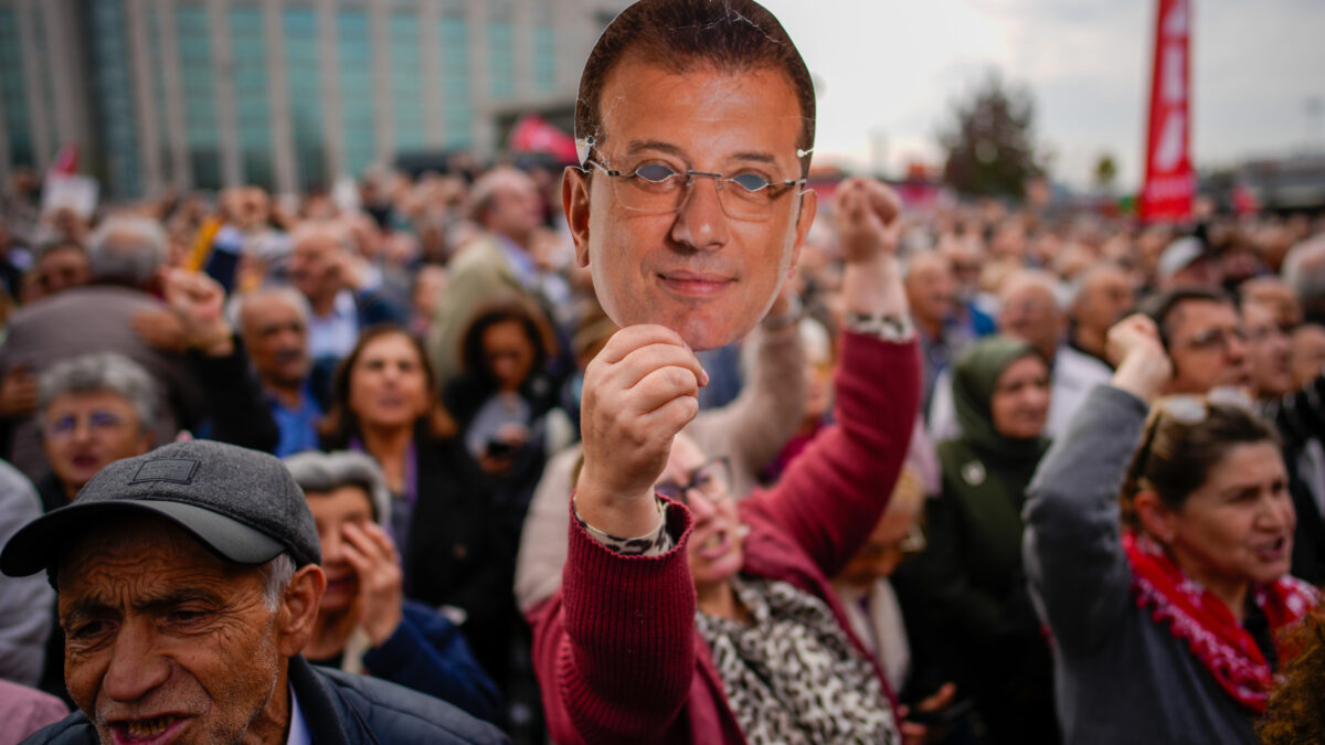 Le maire d’Istanbul Ekrem Imamoglu interrogé pour espionnage alors que la répression politique s’intensifie(AP Photo/Emrah Gurel)