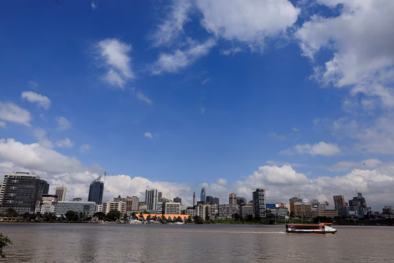 Alassane Ouattara mise sur la croissance économique pour briguer un quatrième mandat en Côte d’Ivoire (AP)