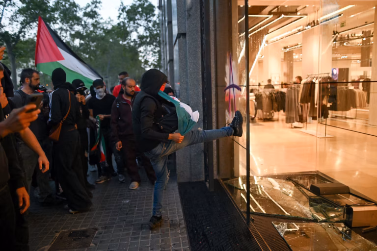 Barcelone : affrontements entre manifestants pro-palestiniens et police, huit arrestations et vingt blessés