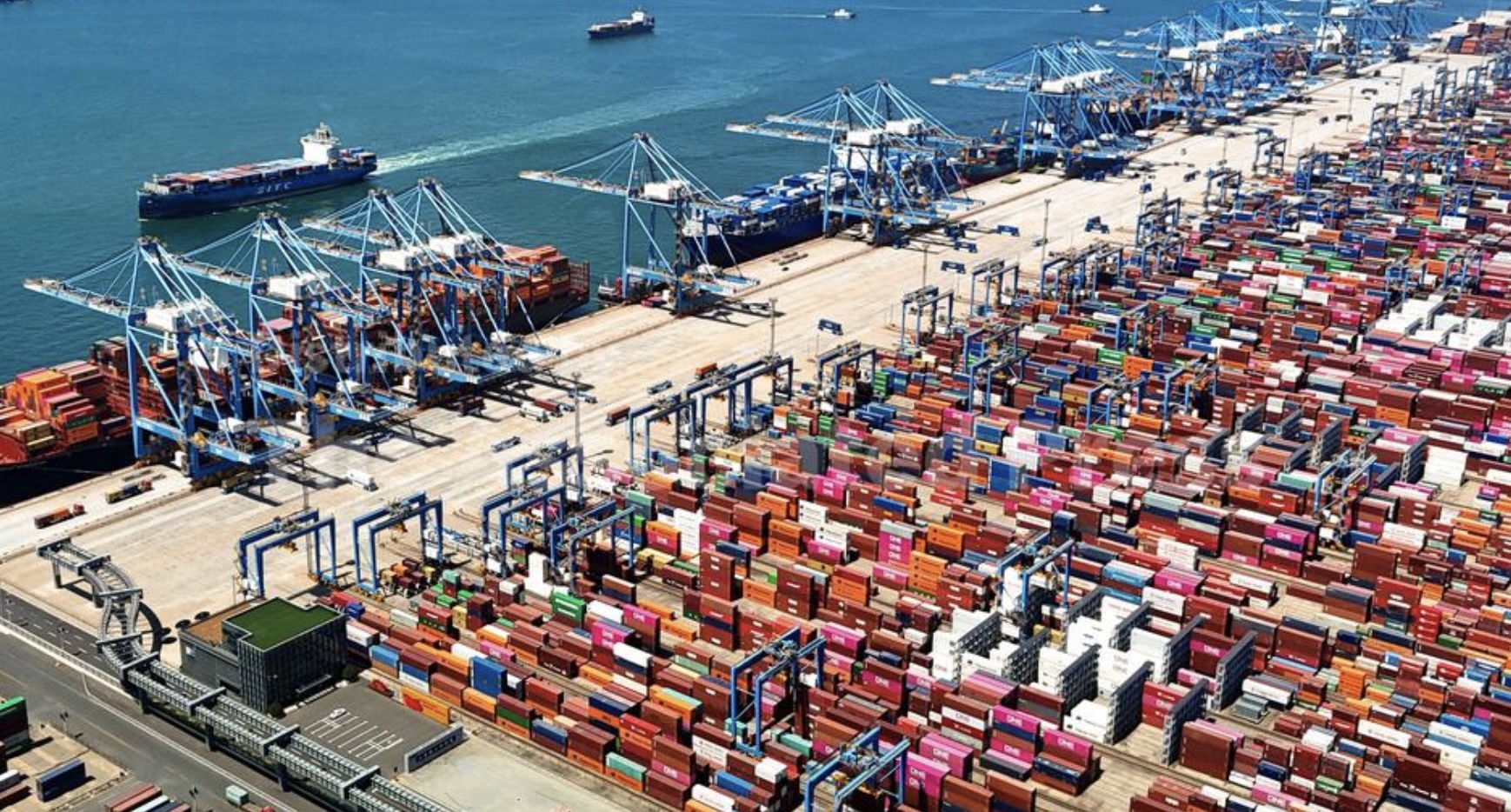 La Chine promet de tenir tête à la menace de Trump d’imposer 100 % de droits de douane (Image : AP)