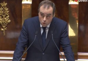 « Nous suspendons la réforme des retraites jusqu’à la présidentielle » annonce Sébastien Lecornu pour éviter la censure du PS
