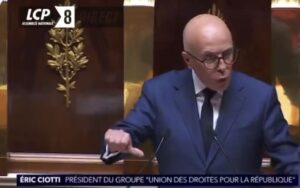 "Vous êtes l’otage consentant du Parti socialiste", accuse Éric Ciotti en promettant de voter la censure