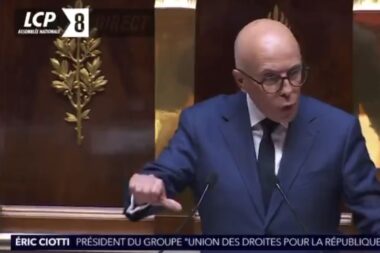"Vous êtes l’otage consentant du Parti socialiste", accuse Éric Ciotti en promettant de voter la censure