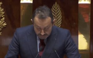"Monsieur le Premier ministre vous êtes discrédité et illégitime" indique Sébastien Chenu (RN)