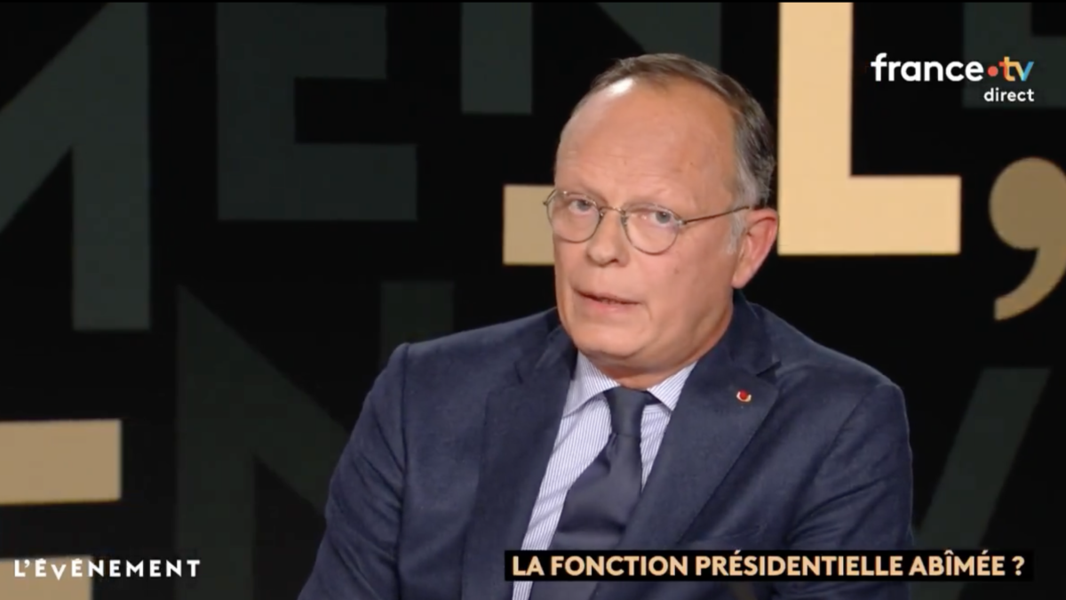 Edouard Philippe pousse à un « départ organisé » de Macron, en direct sur France 2