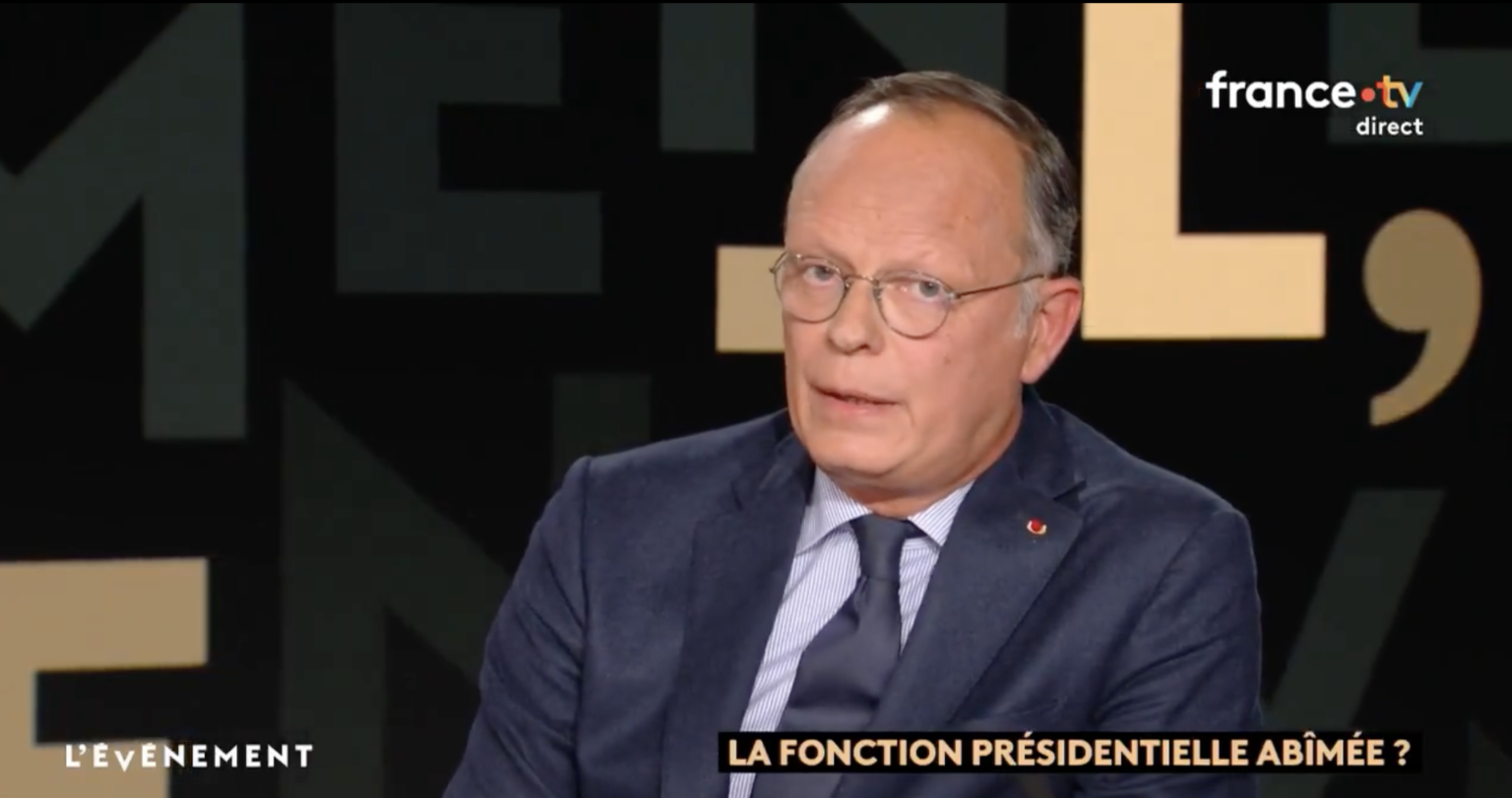 Edouard Philippe pousse à un « départ organisé » de Macron, en direct sur France 2