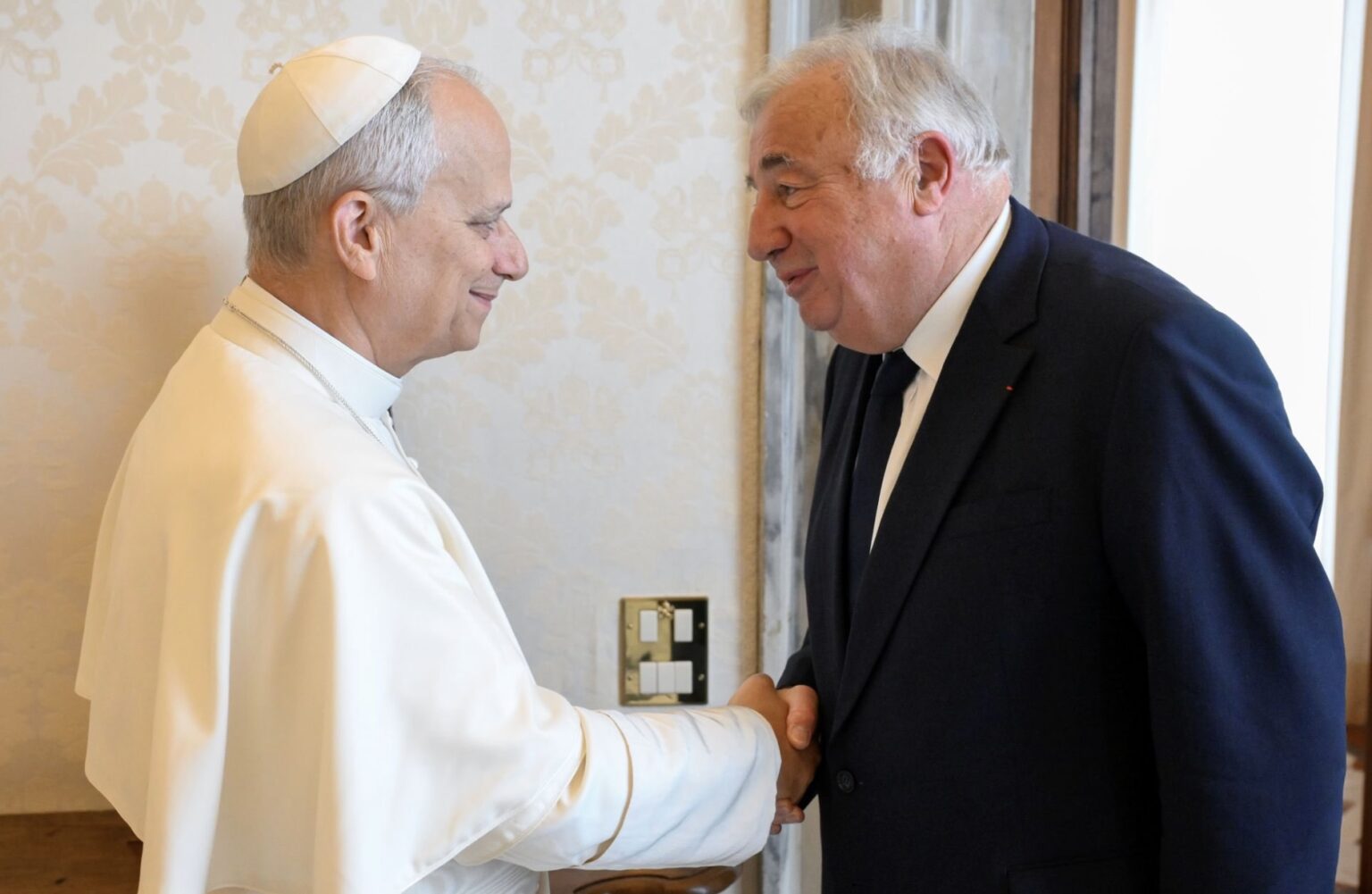 Gérard Larcher reçu par le pape Léon XIV lors d’une visite éclair au Vatican