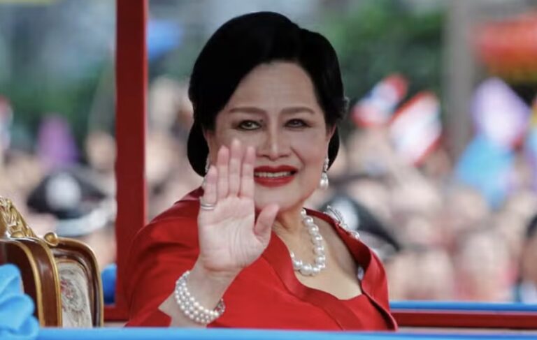 La reine mère Sirikit de Thaïlande est morte à 93 ans
