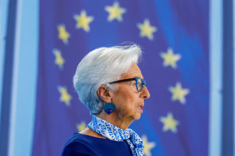 Christine Lagarde avertit l’Union européenne : l’utilisation des avoirs russes gelés pour l’Ukraine doit respecter le droit international