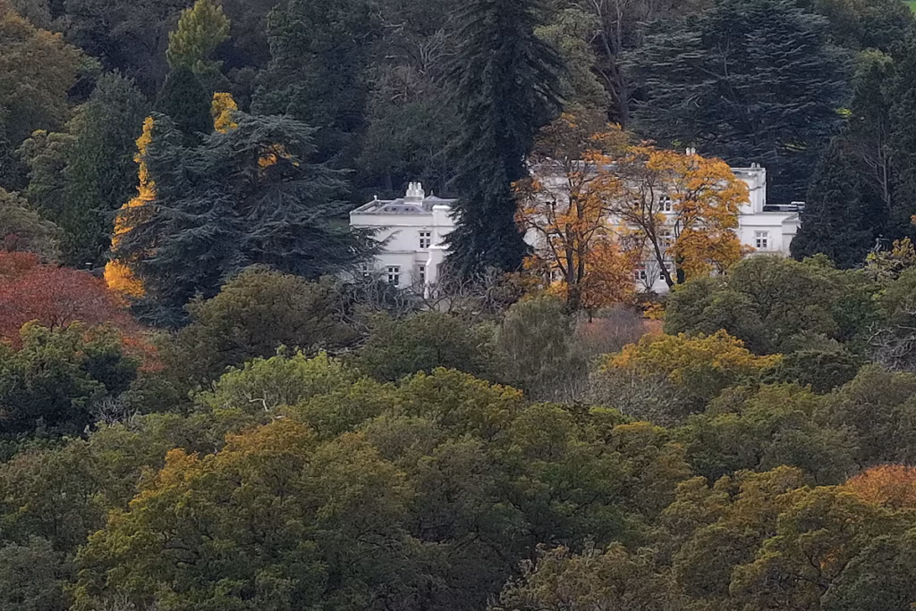 Des députés britanniques remettent en cause la résidence du prince Andrew au manoir de Windsor