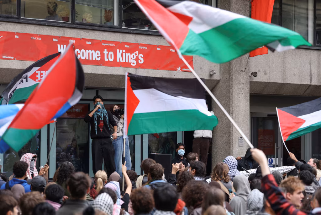 Des manifestations pro-palestiniennes marquent l’anniversaire de l’attaque du Hamas, provoquant de vives critiques (AP)