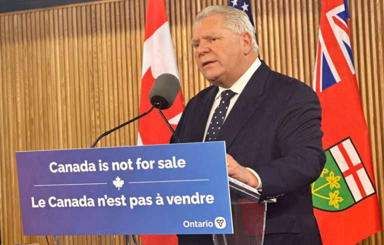 Doug Ford rallume la colère de Trump avec une publicité controversée mettant en scène Ronald Reagan (AP)