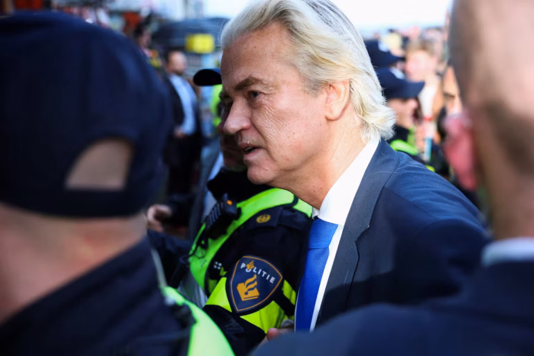 Geert Wilders appelle les électeurs néerlandais à trancher sur son avenir politique (AP)