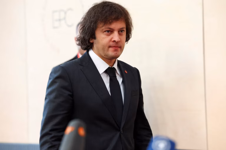 Géorgie : le Premier ministre accuse les manifestants de tentative de coup d’État et l’Union européenne d’ingérence