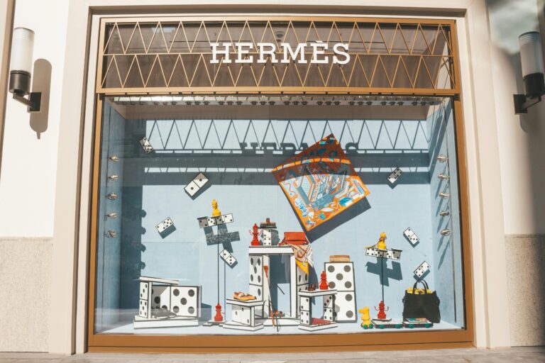 Hermès–LVMH : un héritier réclame 14 milliards d’euros et relance la guerre du luxe (pexels)