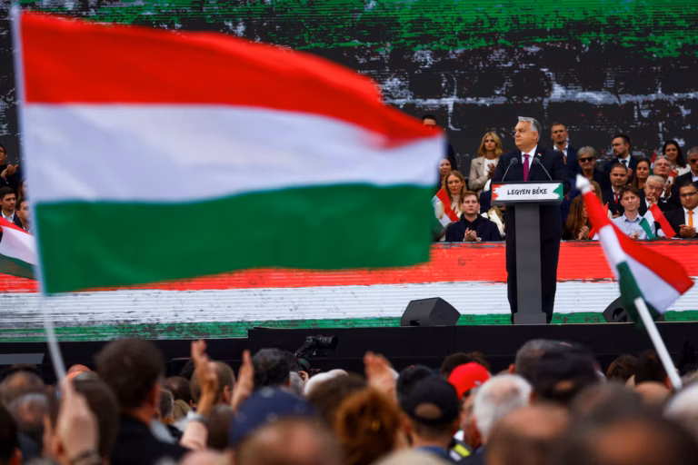 Hongrie : un groupe proche d’Orbán rachète le principal tabloïd à l’approche des élections