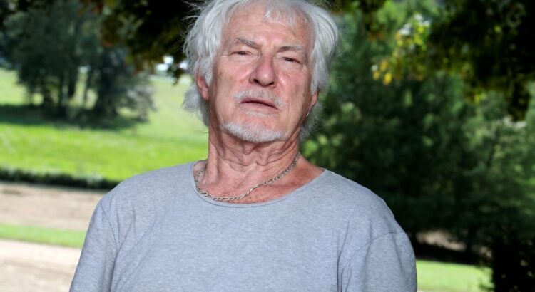 Hugues Aufray ruiné : « Je suis sur la paille »