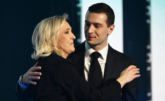 Cote de confiance : Emmanuel Macron s’effondre, le RN s’envole