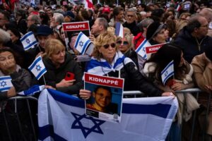 Céline Attal appelle à la mobilisation pour les otages du Hamas : une grande marche à Paris ce dimanche à 14h