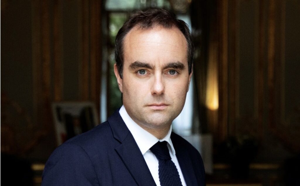 Emmanuel Macron reconduit Sébastien Lecornu à Matignon