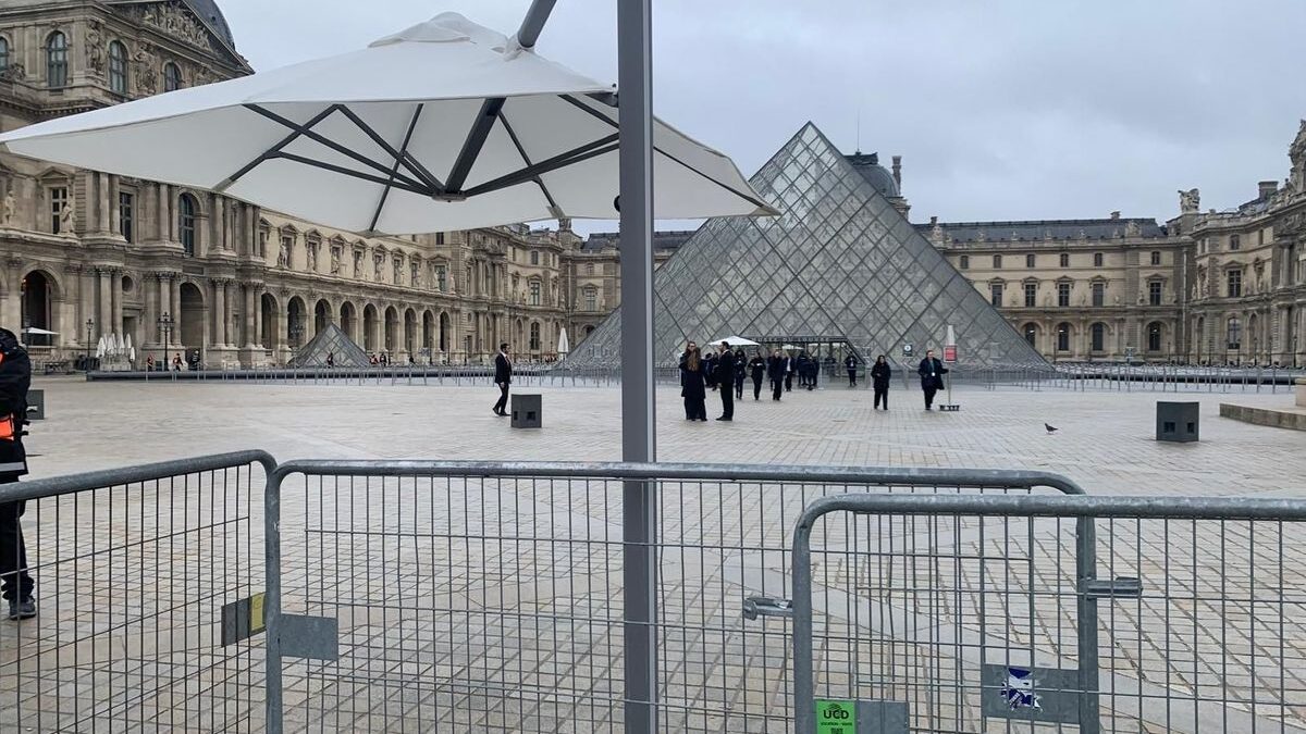 Cambriolage du Louvre : deux suspects arrêtés, l’enquête s’accélère