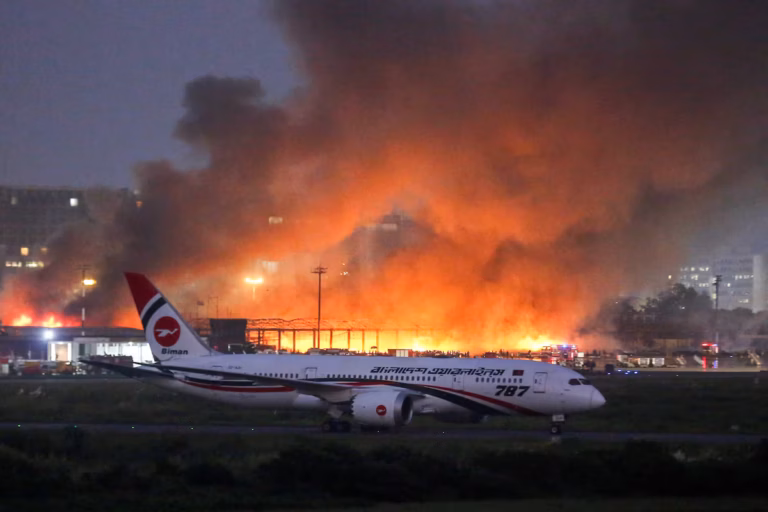 Incendie à l’aéroport international de Dhaka - vols retardés et déroutés (AP)