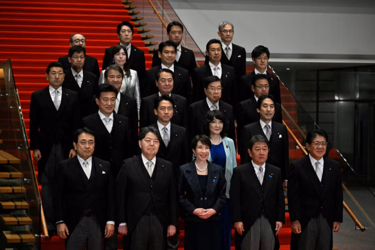 Japon - la nouvelle coalition de Sanae Takaichi prépare un vaste plan de relance, sans relancer l’« Abenomics » (AP)