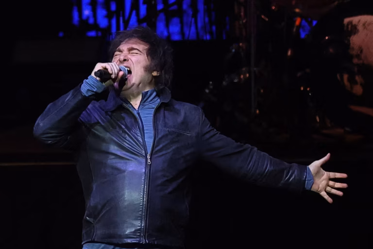 Javier Milei tente de reconquérir les électeurs déçus à la veille des élections législatives en Argentine (AP)