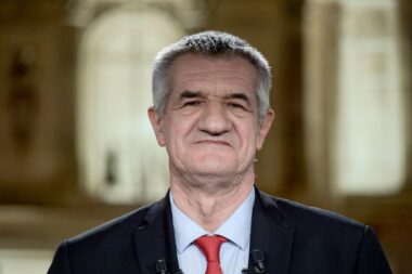 Jean Lassalle, entre scène et politique : l’ancien député appelle à la résistance
