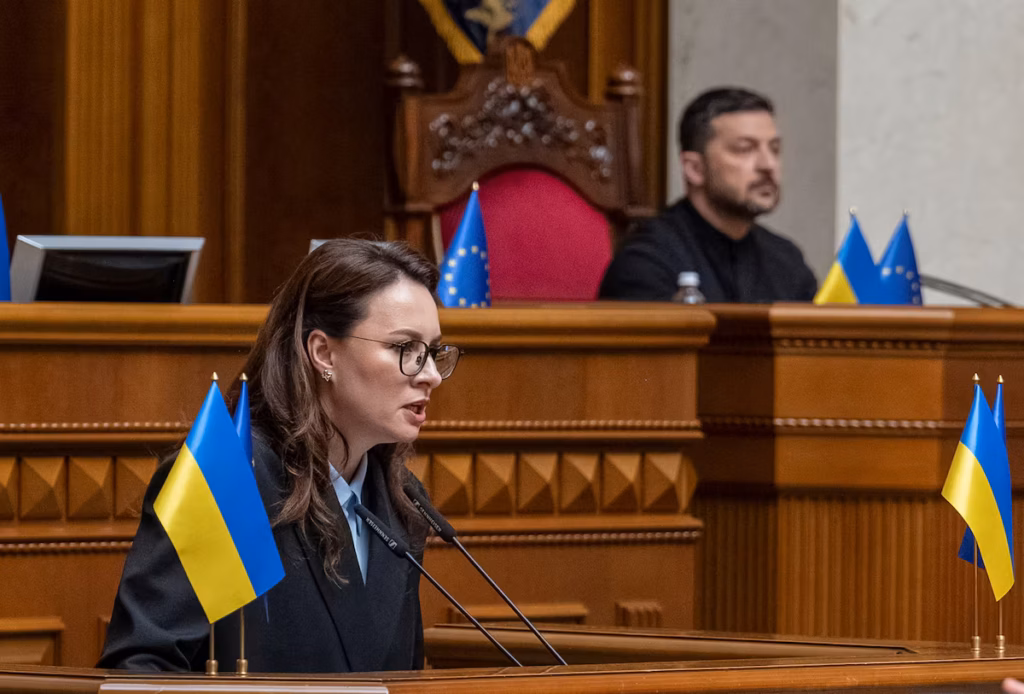 L’Ukraine adopte un budget 2025 record, porté par une hausse massive des dépenses de défense (AP)