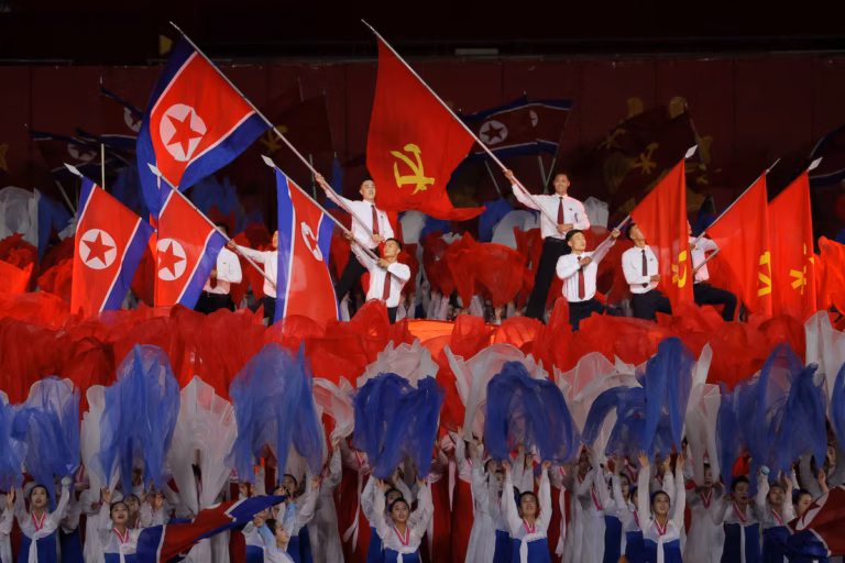 La Corée du Nord organise un défilé militaire à Pyongyang pour le 80e anniversaire du Parti des travailleurs (AP)