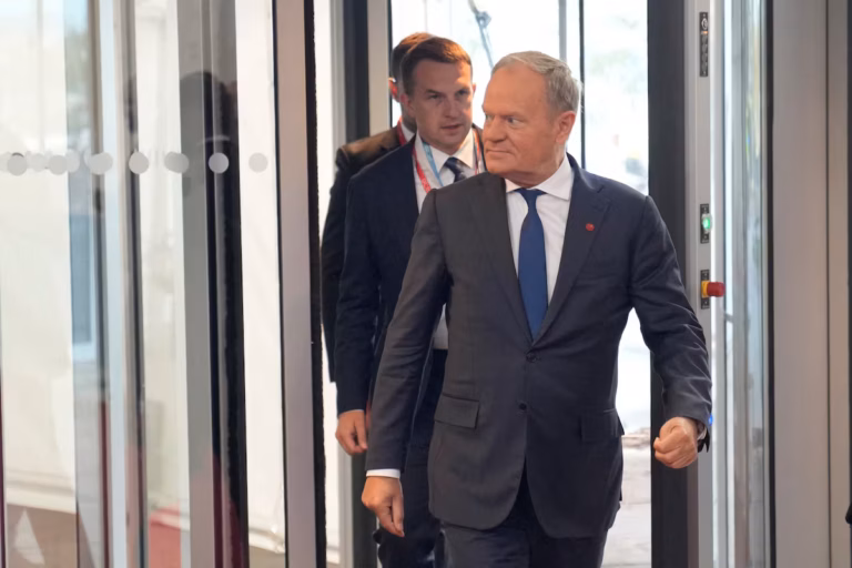 La Pologne condamne trois Ukrainiens pour incendie criminel dans le cadre de la répression du sabotage russe (AP)