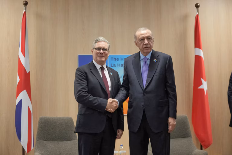 La Turquie signe un accord de 8 milliards de livres pour l’achat de 20 avions de chasse Eurofighter au Royaume-Uni (AP)