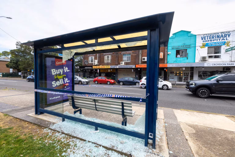 La police de Sydney interrogera un homme soupçonné d’une fusillade ayant grièvement blessé une personne (AP)