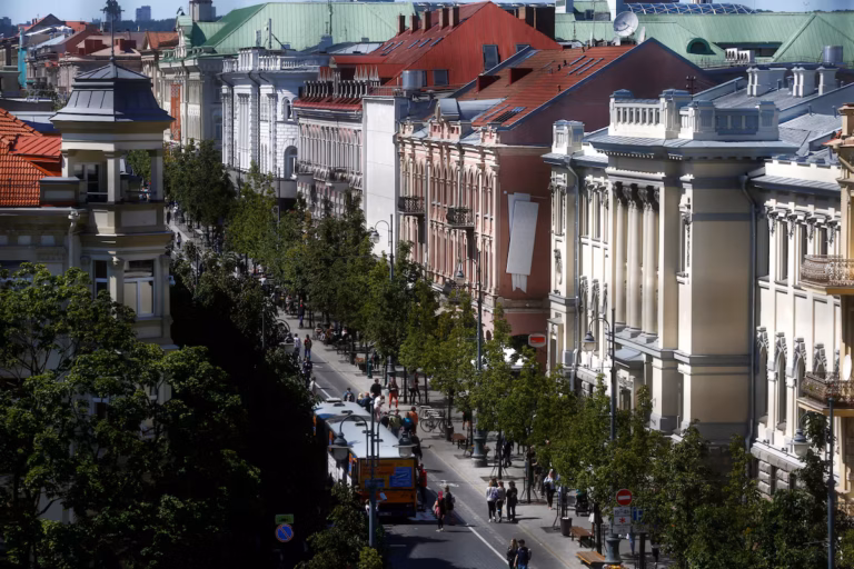 L’aéroport de Vilnius rouvre après une fermeture liée à la présence de ballons dans l’espace aérien