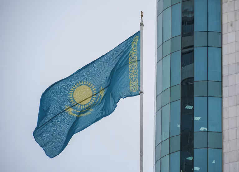 Le Kazakhstan franchit une étape vers l’interdiction de la “propagande” LGBT dans les médias et en ligne — photo