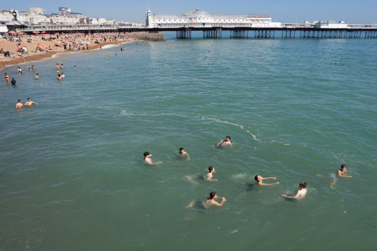 Le Royaume-Uni sommé d’agir face à un réchauffement climatique inévitable de 2°C d’ici 2050 (AP)