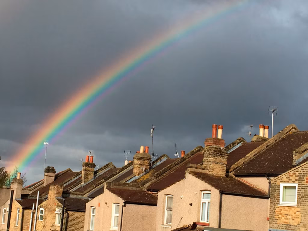 Le Royaume-Uni veut accélérer et simplifier les ventes immobilières pour relancer le marché (AP)