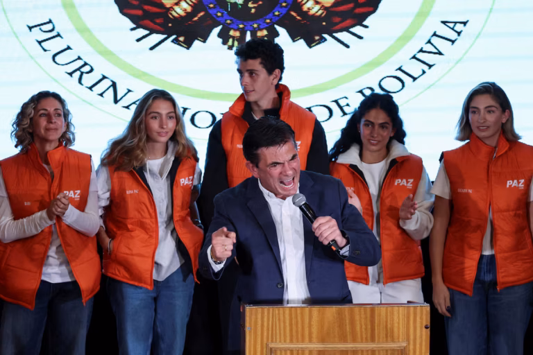 Le centriste Rodrigo Paz remporte la présidence bolivienne, mettant fin à près de 20 ans de règne de la gauche (AP)