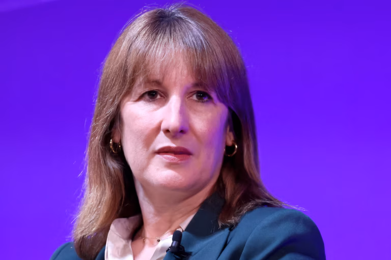 Le gouvernement britannique veut renforcer sa réserve budgétaire face aux incertitudes économiques (AP)