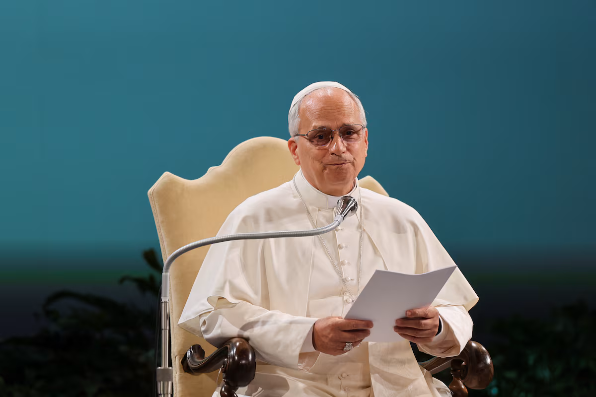 Le pape Léon XIII appelle les catholiques à accueillir les migrants après ses critiques envers Donald Trump (AP)