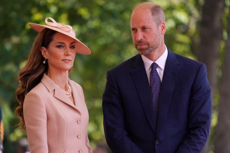 Le prince William remporte son procès contre Paris Match pour violation de sa vie privée (AP)