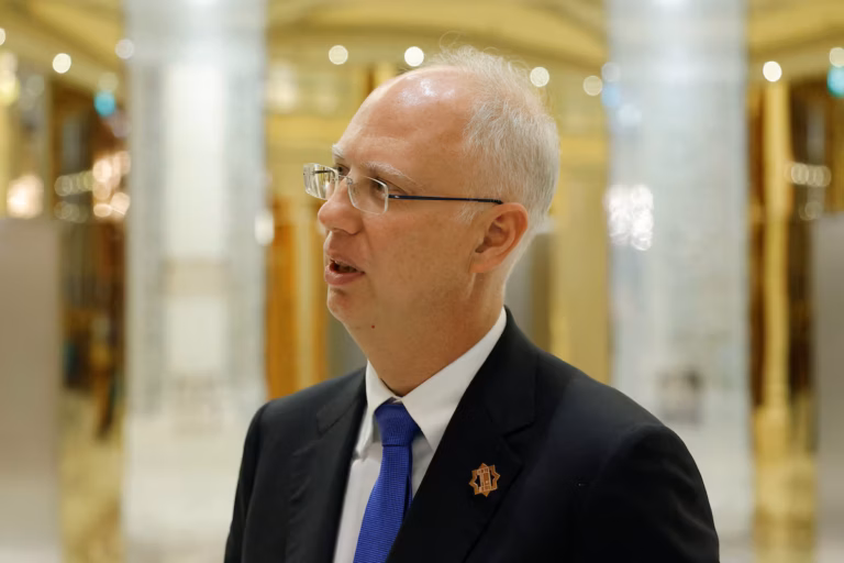 L'envoyé de Poutine, Dmitriev, affirme que les États-Unis, l'Ukraine et la Russie sont proches d'une « solution diplomatique » sur la guerre