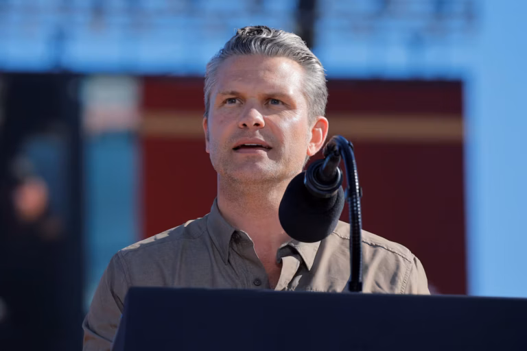 Les États-Unis attaquent un navire de narco-trafiquants affilié à une guérilla colombienne - trois morts (AP)